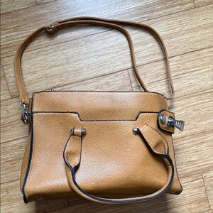 Elegant Tan Leather Handbag